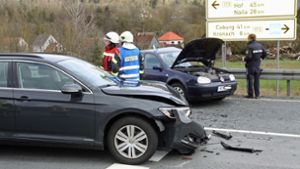 Frontalcrash: Zwei Verletzte bei Unfall nahe Zeyern
