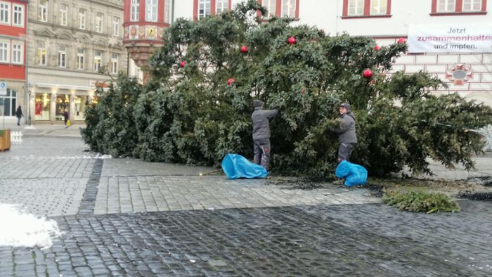 Coburg: Der Weihnachtsbaum wird abgeschmückt