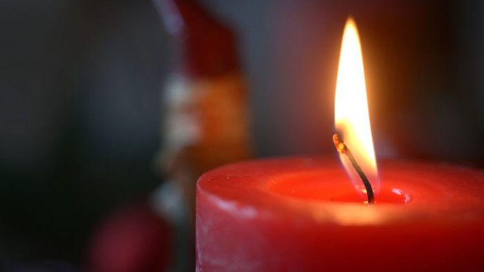 Unbekannte zertrampeln Kerzen an Kapelle