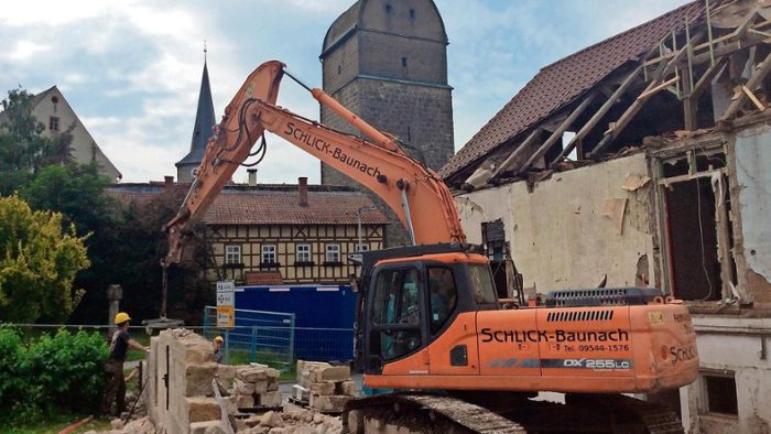 Seßlach: Eckgebäude weicht für Mini-Kreisel