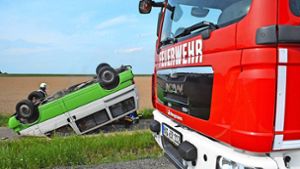 Unfall bei Ermershausen: Kleinbus landet auf dem Dach