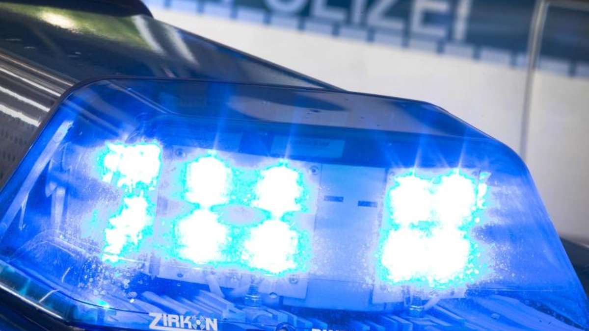Lichtenfels: Lkw-Anhänger explodiert auf Autobahn - ein Verletzter