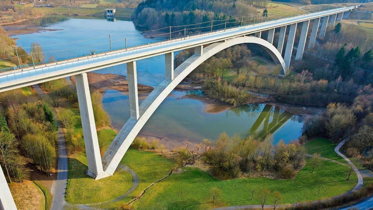 Weißenbrunn vorm Wald: Schreckensszenario auf ICE-Brücke
