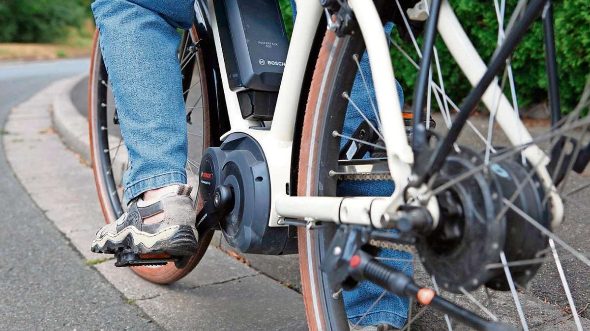Coburg: E-Biker fährt ohne Licht im Zickzack-Kurs